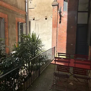https://le-toulousain-001-appartement-calme-en-rez-de-chaussee.midi-pyreneeshotels.com